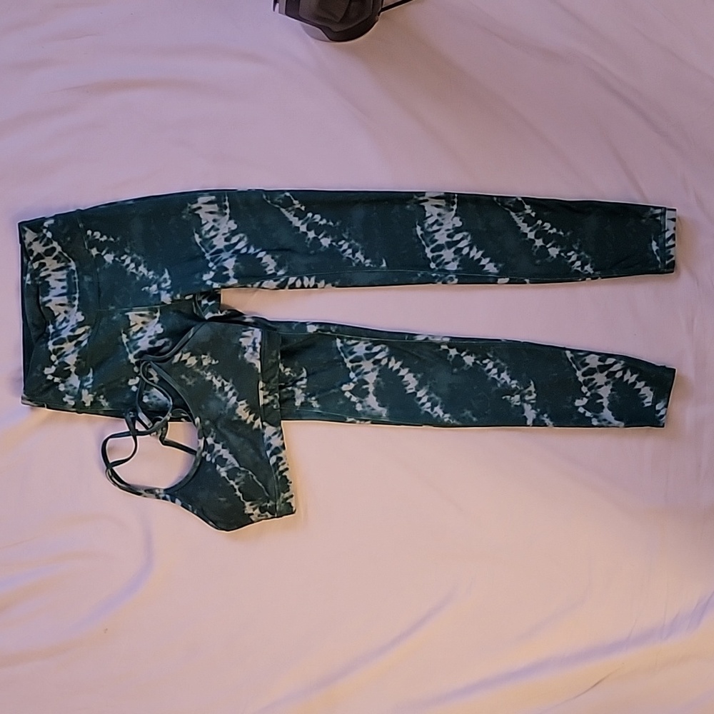 Gilly Hicks Set